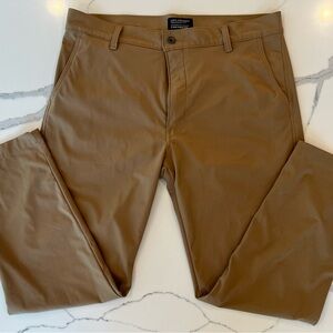 Levi's Men's Brown Slim Chino Pants